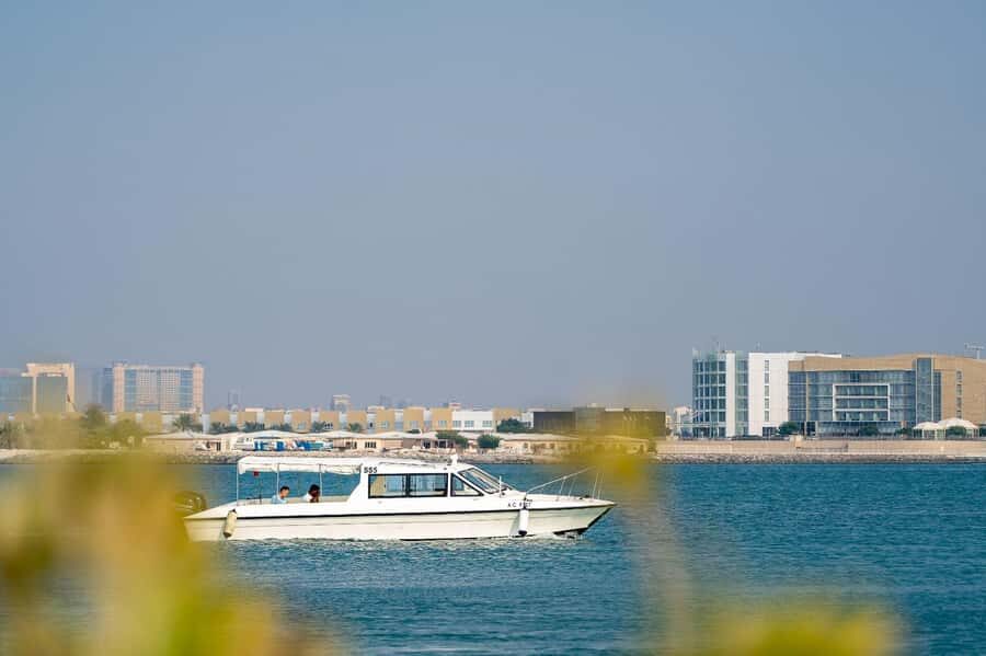 Abu Dhabi: 4-Hour Guided Cruise & Island Hopping - The onboard experience: crew care, music, showers, and the small comfort stuff