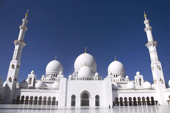 Abu Dhabi Day Tour From Dubai with Sheikh Zayed Grand Mosque - Heritage Village: a calmer hour after the big monument