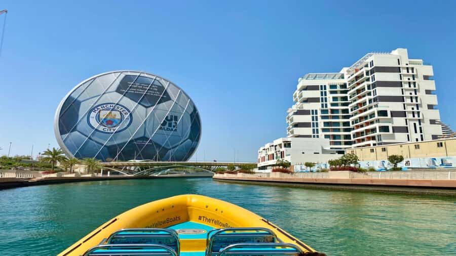 Abu Dhabi: Guided Speedboat Sightseeing Tour - Qasr Al Watan from the water: a landmark with better framing