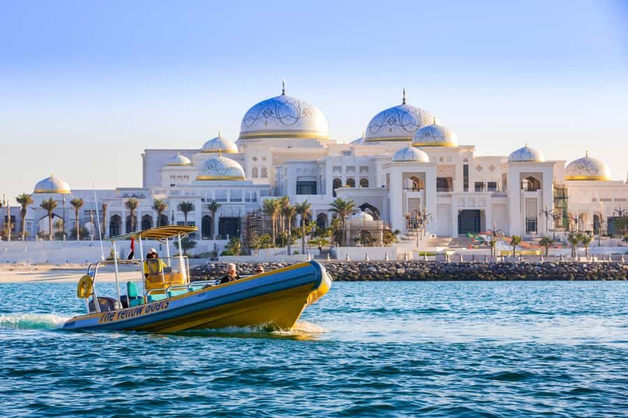 Abu Dhabi: Guided Speedboat Sightseeing Tour - Yas Bay and Yas Island: Ferrari World and the high-speed fun zone