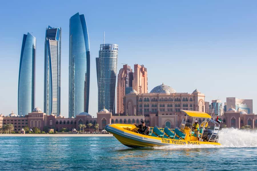 Abu Dhabi: Guided Speedboat Sightseeing Tour - Eco-friendly engines and the crew: what to expect from the people onboard