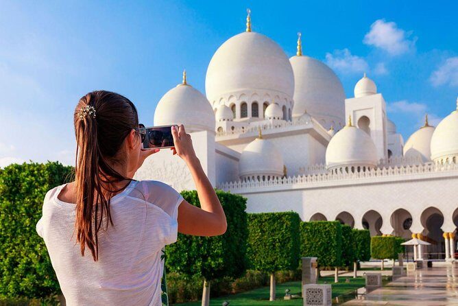 City Sightseeing Dubai Hop-On Hop-Off Bus Tour - Souk Madinat Jumeirah to Burj Al Arab Area: Upscale Dubai With Easy Walking Access