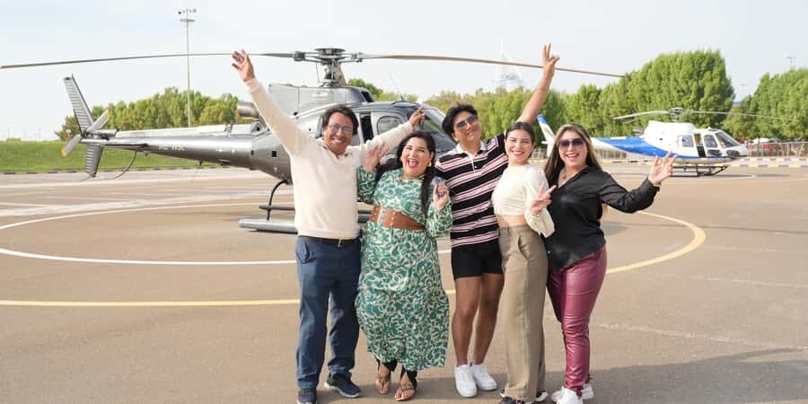 Dubai: 17-Minute Helicopter Tour over Palm Jumeirah - Palm Jumeirah and Atlantis: seeing the luxury layout clearly