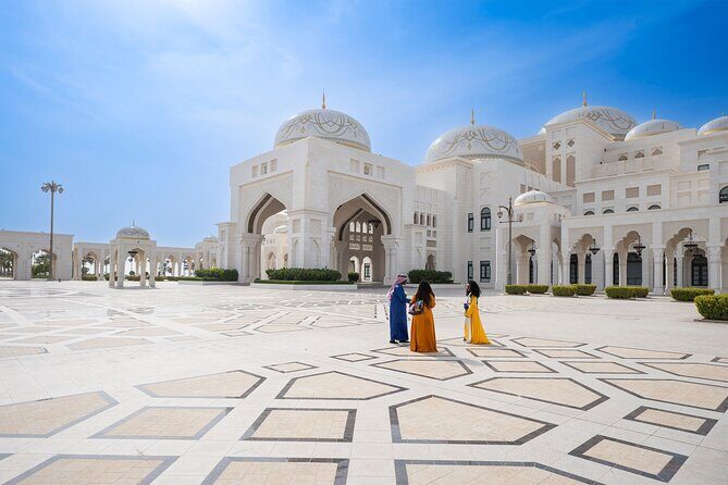 Dubai: Abu Dhabi Trip with Lunch at Al Khayma Heritage Restaurant - Sheikh Zayed Grand Mosque Center: the dress code and the photo rules that matter