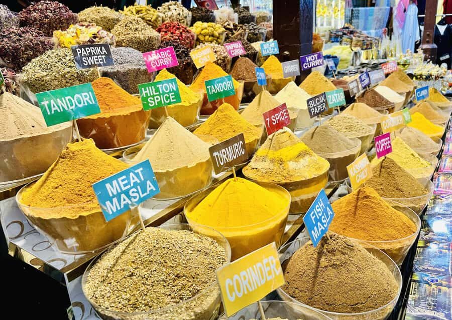 Dubai: Authentic Old Town, Souks, Tastings & Abra Boat Tour - Tea, coffee, dates, and sweets: tastings as a cultural shortcut