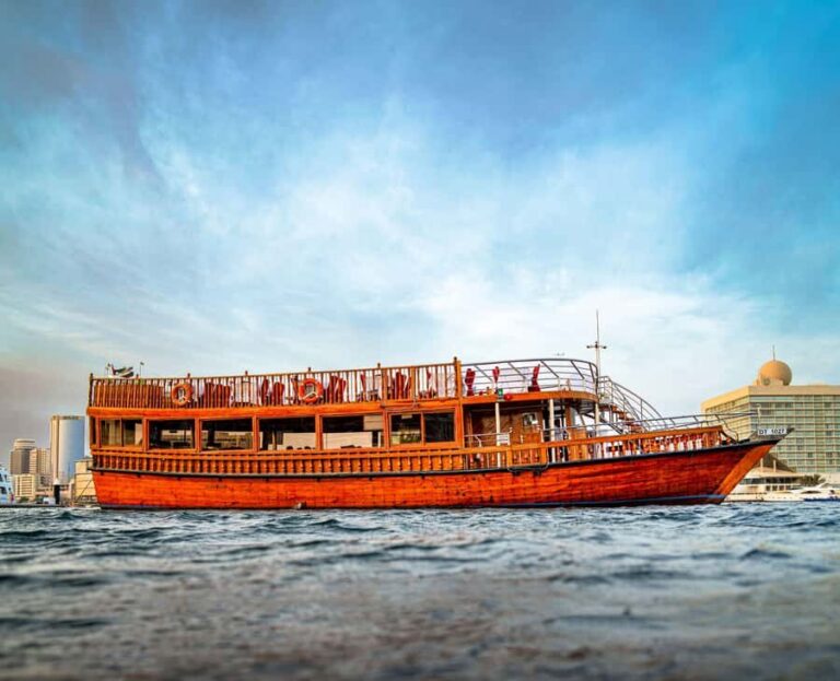 Dubai: Big Bus Hop-On Hop-Off Tour & Optional Dhow Cruise - Meeting point and getting started at Dubai Mall