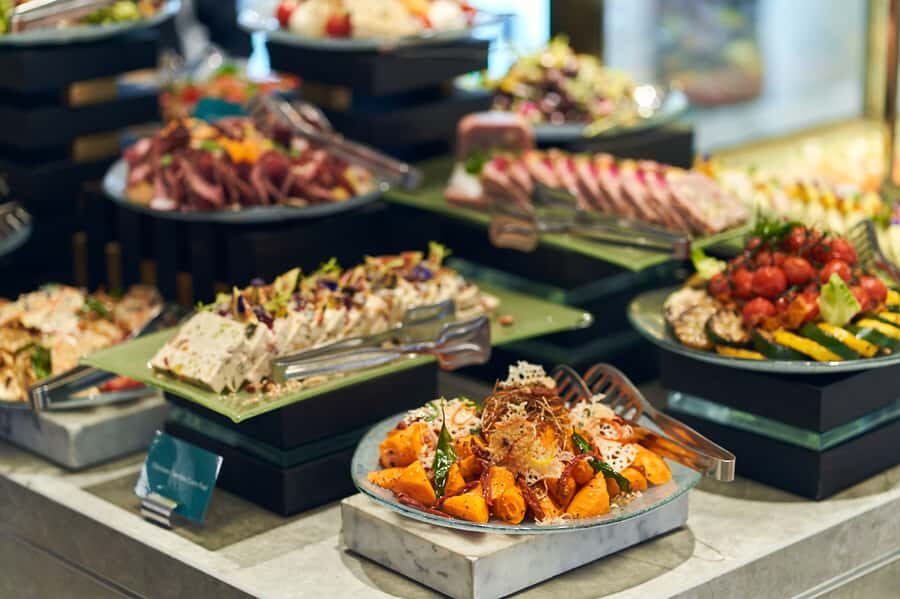 Dubai: Buffet Dinner at Saffron in Atlantis the Palm - The open-flame Malaysian claypot station you’ll want to visit first