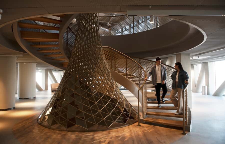 Dubai: Burj Khalifa Level 124, 125 & Sky Views Entry Ticket - What to wear, bring, and plan for inside the experience
