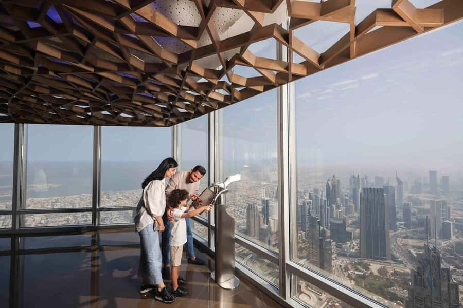 Dubai: Burj Khalifa Levels 124 & 125 Entry Ticket + Options - Getting there: metro walking vs car access near Sheikh Zayed Road