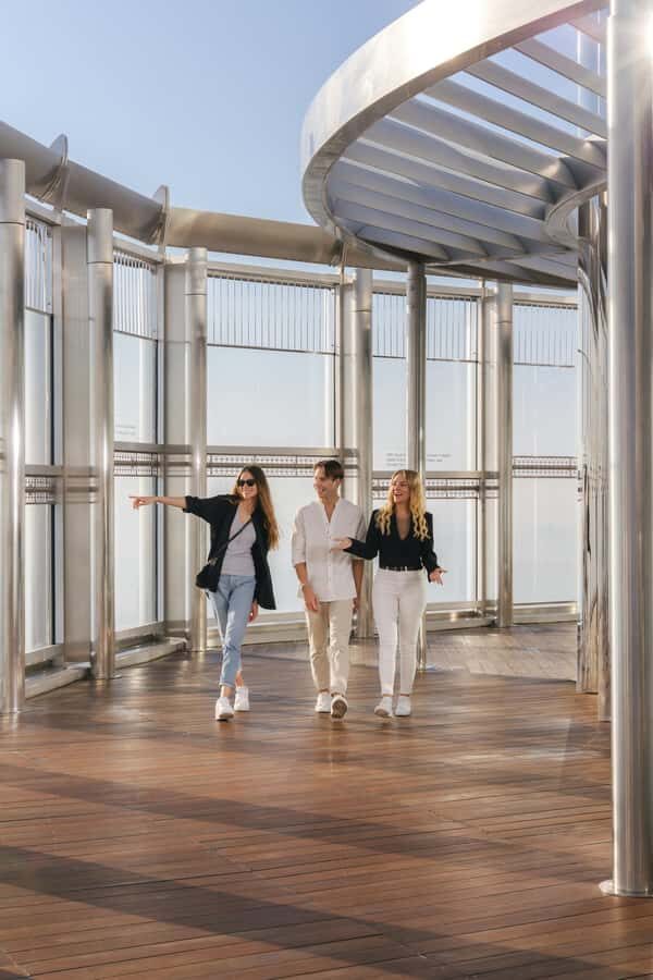 Dubai: Burj Khalifa Levels 124 & 125 Entry Ticket + Options - Optional add-ons: café, souvenir, and Dubai Aquarium