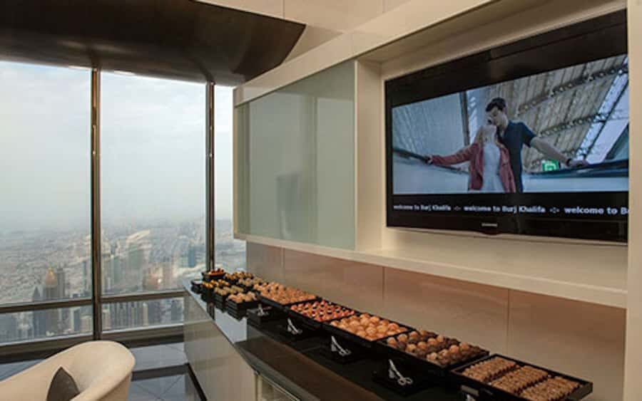 Dubai: Burj Khalifa VIP Experience Level 152 Lounge Access - The Lounge on Level 152: Where the Skyline Feels Less Crowded