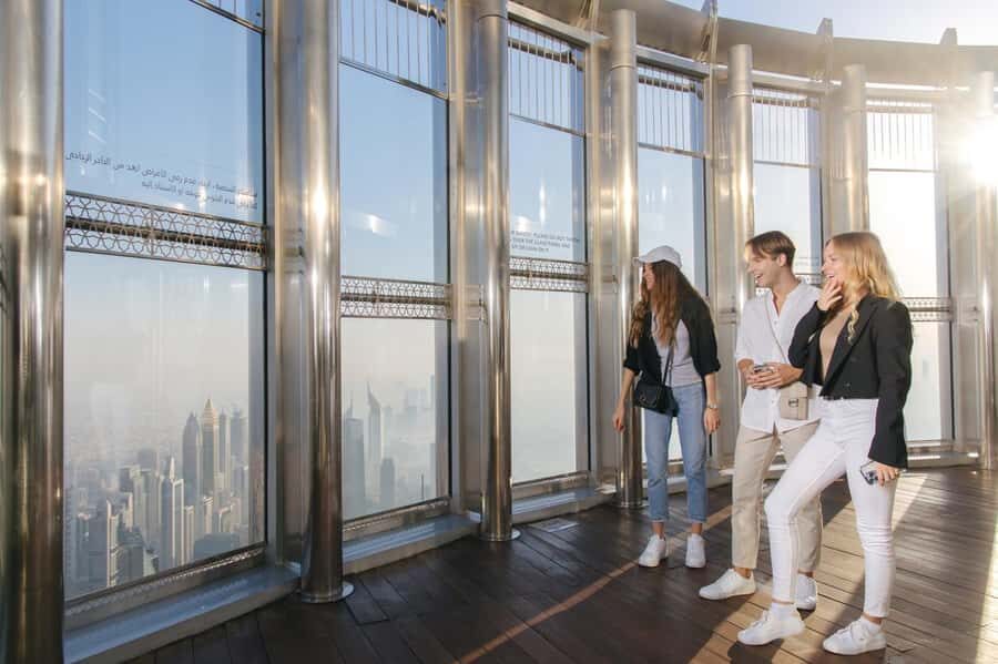 Dubai: Fast Track Entry to Burj Khalifa Levels 124 & 125 - Dubai Fountain From Above: The Best Seat Depends on Your Entry Time