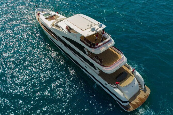 Dubai Harbour Super Yacht Experience with gourmet & Drinks - Food and drinks on deck: what’s included and what to expect