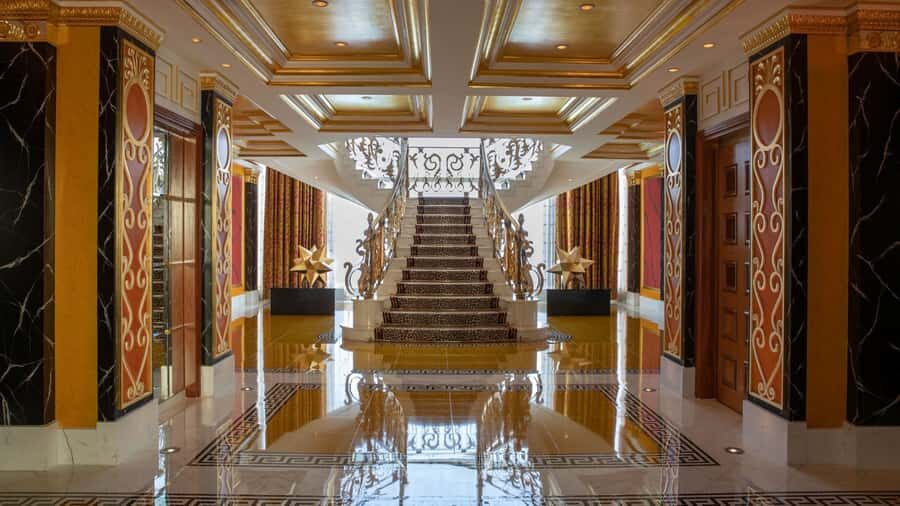 Dubai: Inside Burj Al Arab Guided Tour with Optional Extras - The grand foyer welcome and atrium spectacle