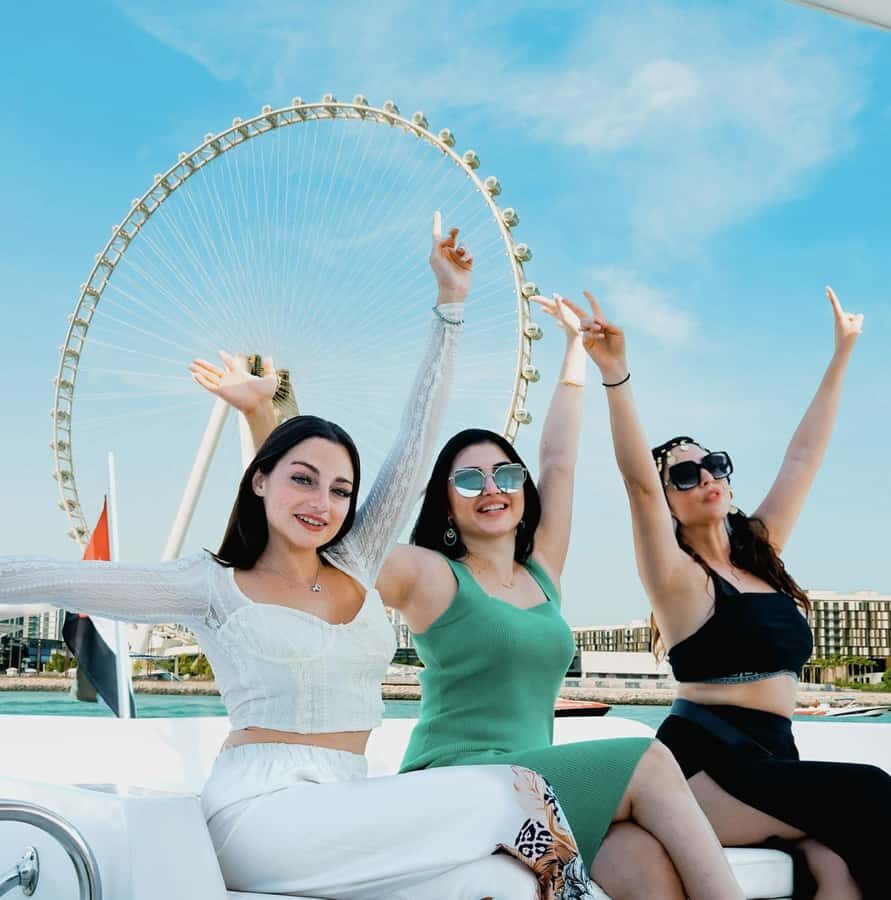 Dubai: Instagrammable Yacht Tour with Drinks & Ain/JBR Views - Meeting Point at Dubai Marina, DMCC Metro, and Getting On Fast