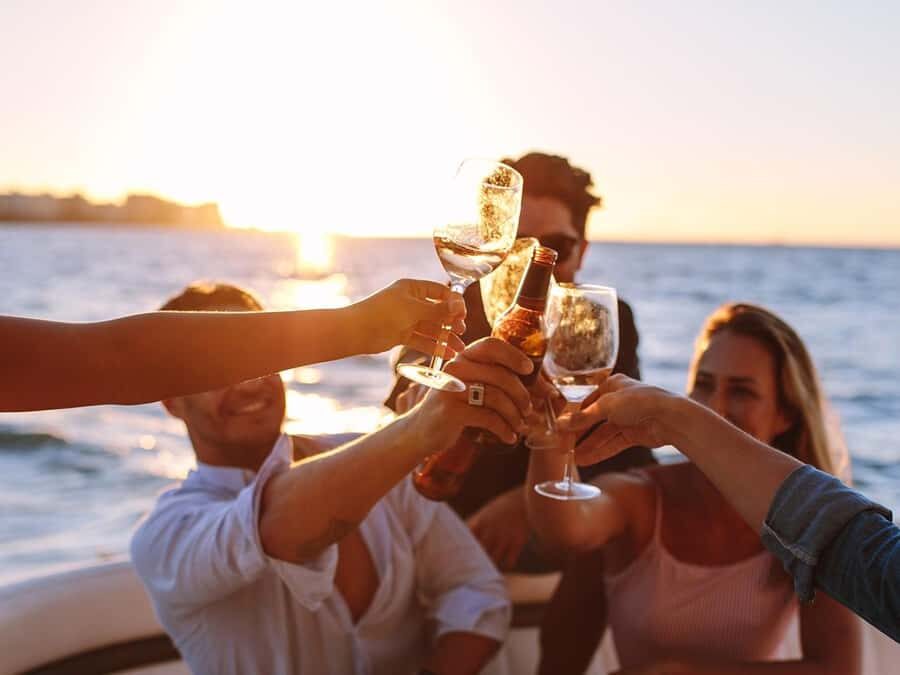 Dubai: Luxury Sunset Yacht Tour with Snacks and Drinks - Your Host and Photo Help: Why Names Like Chill Matter