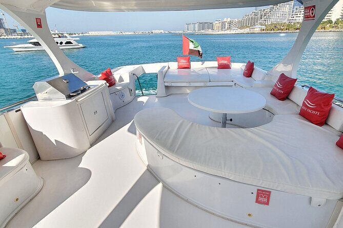 Dubai Marina 1hr Yacht tour with Drinks - Stop 2: Bluewater island and the Ain Dubai view