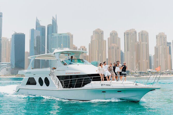 Dubai Marina 1hr Yacht tour with Drinks - Timing: night cruises feel better than peak sun