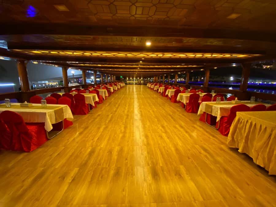 Dubai Marina: Dinner Cruise in a Traditional Boat - The Route: Bluewaters, Jumeirah Beach Residence, and Palm Views