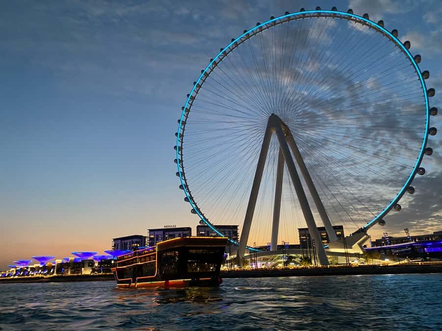 Dubai Marina: Dinner Cruise in a Traditional Boat - Boarding Ocean Empress: Red Carpet, 4 Decks, and Where to Sit