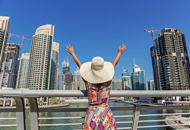 Dubai Marina Dinner Cruise with Live Music & Open Bar - What you’ll do in a nutshell