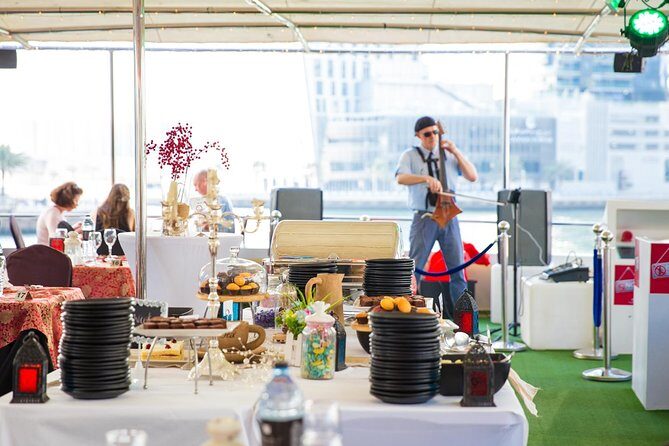 Dubai Marina Dinner Cruise with Live Music & Open Bar - Dubai Marina dinner cruise: how the night flows