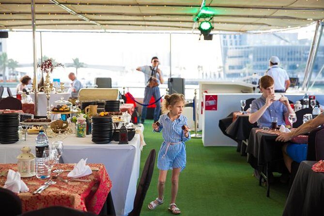 Dubai Marina Dinner Cruise with Live Music & Open Bar - Unlimited drinks and what open bar means on a cruise