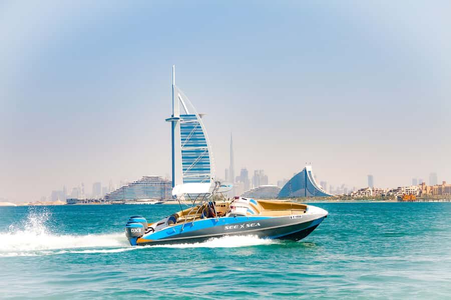 Dubai: Marina Private Boat Tour & Palm Jumeirah Sightseeing - Finding the Boat at Dubai Marina: Pier 7, Behind Dubai Marina Mall