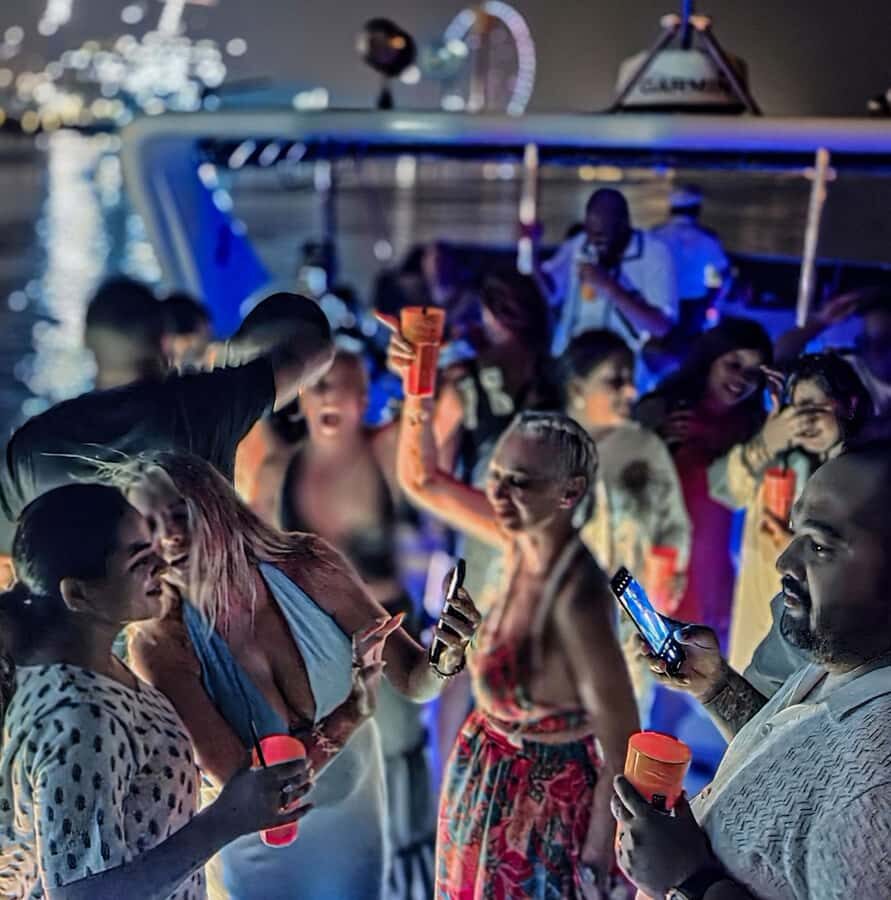 Dubai: Marina Yacht Party with BBQ, Unlimited Drinks and DJ - BBQ Sliders and Skewers: Simple Food That Fits a Party Night