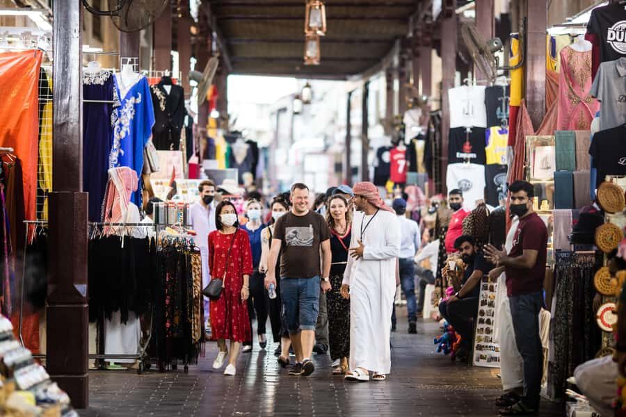 Dubai: Old Town, Creek, Museums, Souks, & Street Food Tour - Souq Al Kabeer (and the Bur Dubai souk area): shop with confidence