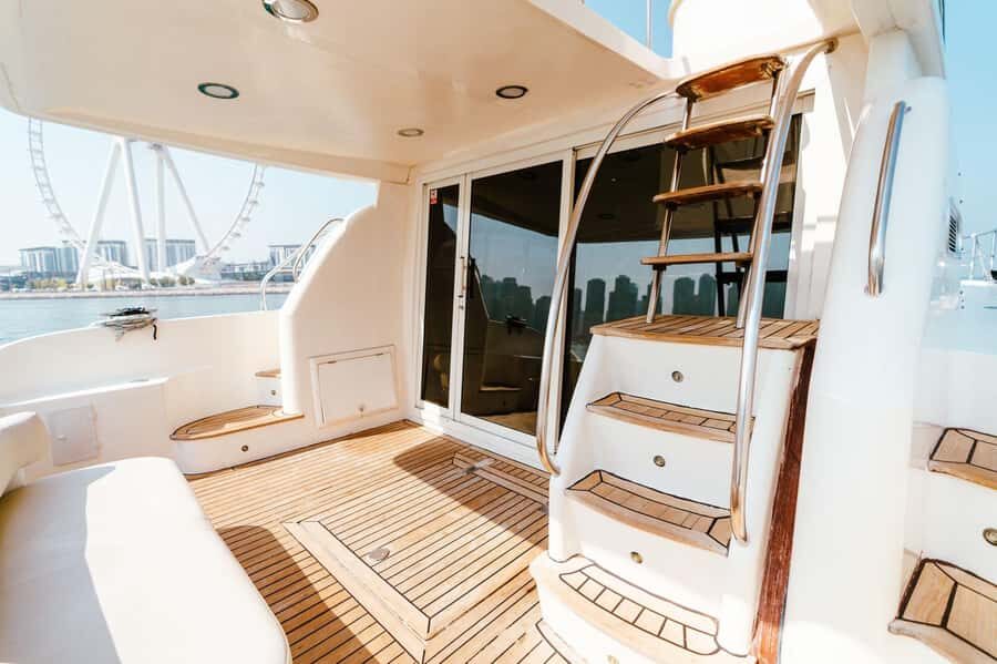 Dubai: Private Luxury Yacht Tour on a 50-Foot Yacht - Key things you’ll notice fast