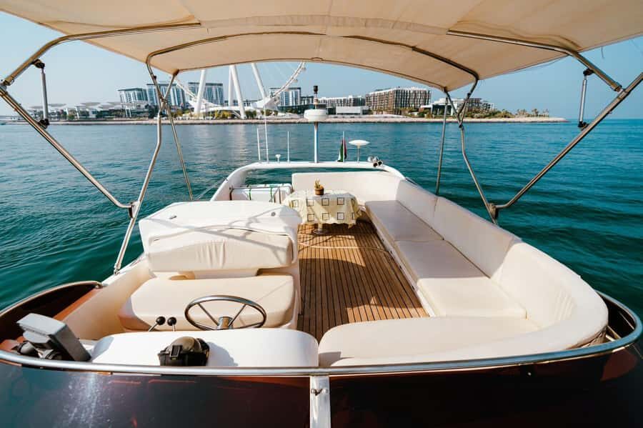 Dubai: Private Luxury Yacht Tour on a 50-Foot Yacht - Dubai Ain (Bluewaters): the photo stop that changes the horizon