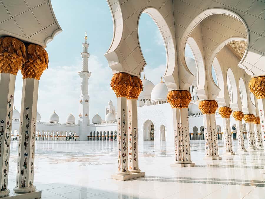 Dubai: Sheikh Zayed Mosque & Qasr Al Watan Tour with Pickup - What to do with your downtime (and your feet)