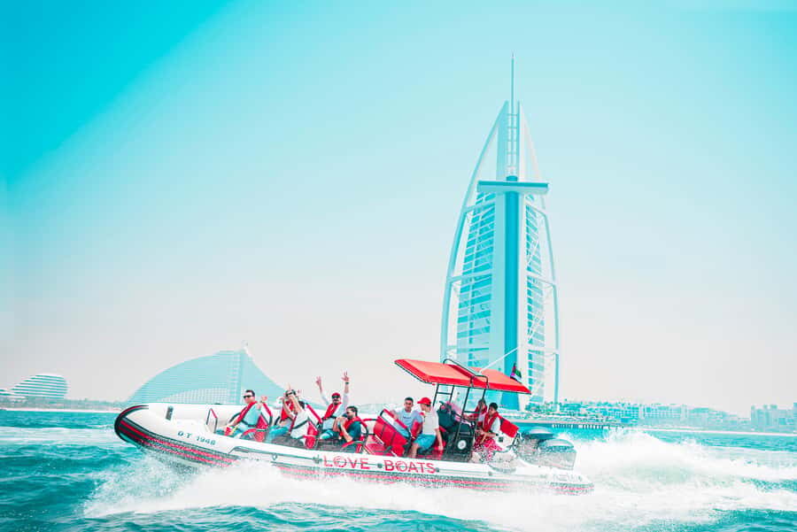 Dubai: Sightseeing Speedboat Tour with Live Tour Guide - Comfort, Safety, and Who Should Skip This Boat Ride