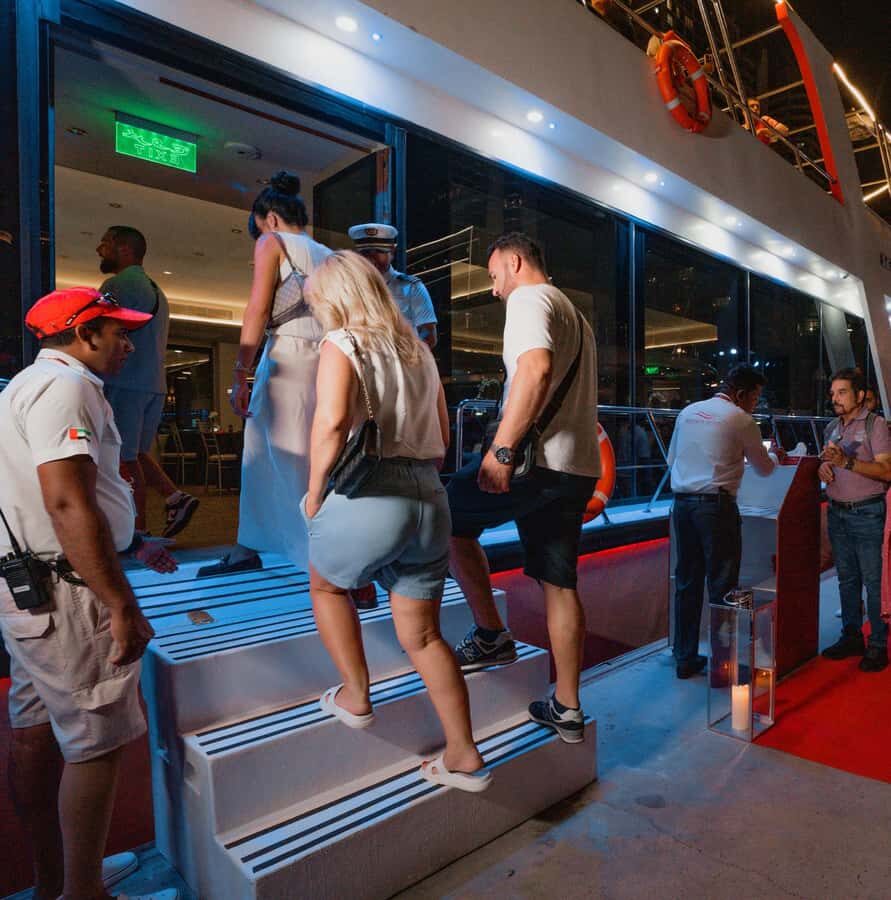 Dubai: Sunset or Dinner Cruise with Live Music & Open Bar - Buffet dinner done right: live stations, solid variety, and fast refills