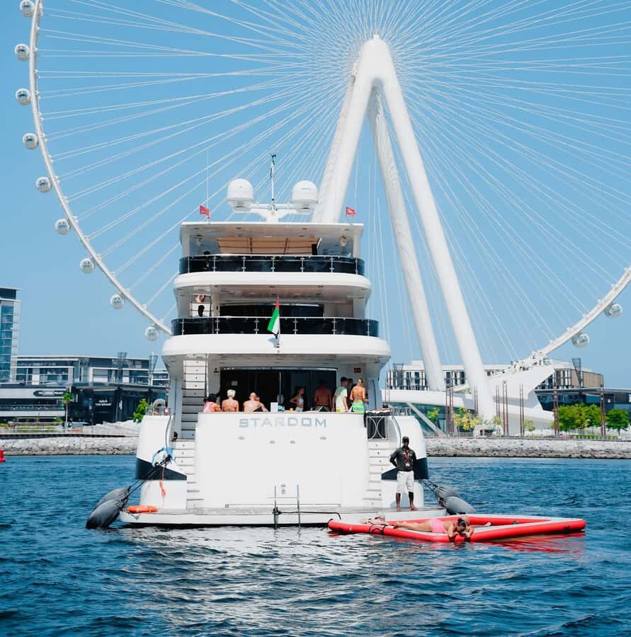Dubai: Superyacht Experience with Live Music & Drinks - The “millionaire-hours” feeling, without the complication