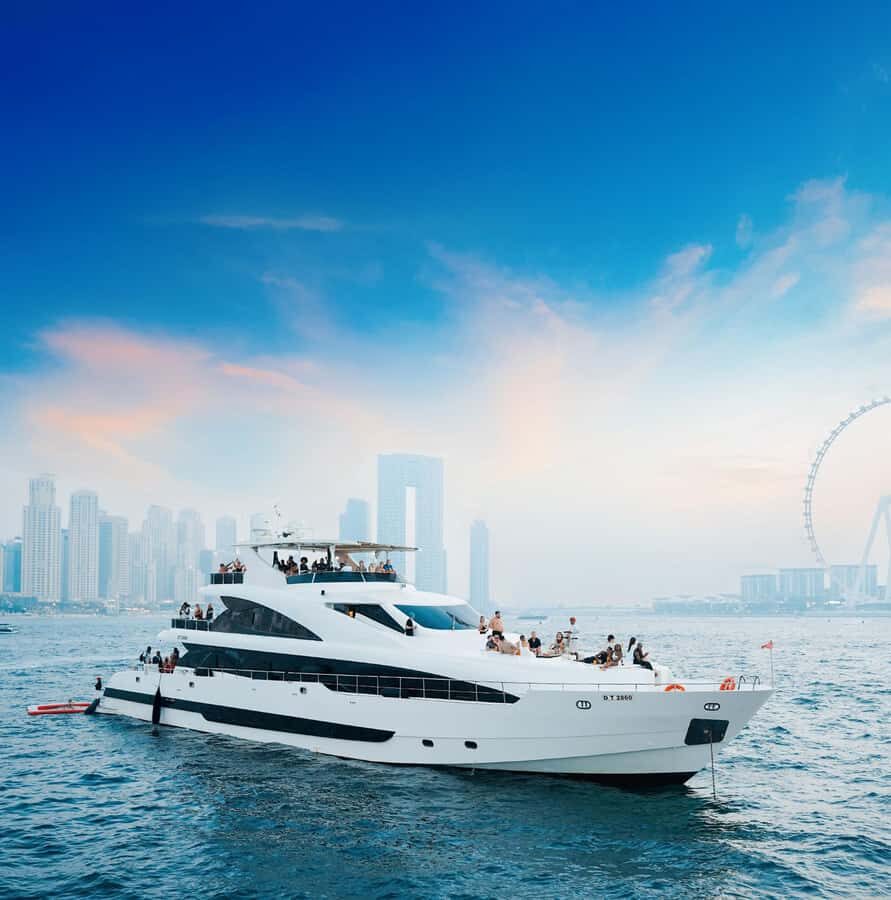 Dubai: Superyacht Experience with Live Music & Drinks - Party deck vs. chill deck: the DJ, sax moments, and how the vibe flows