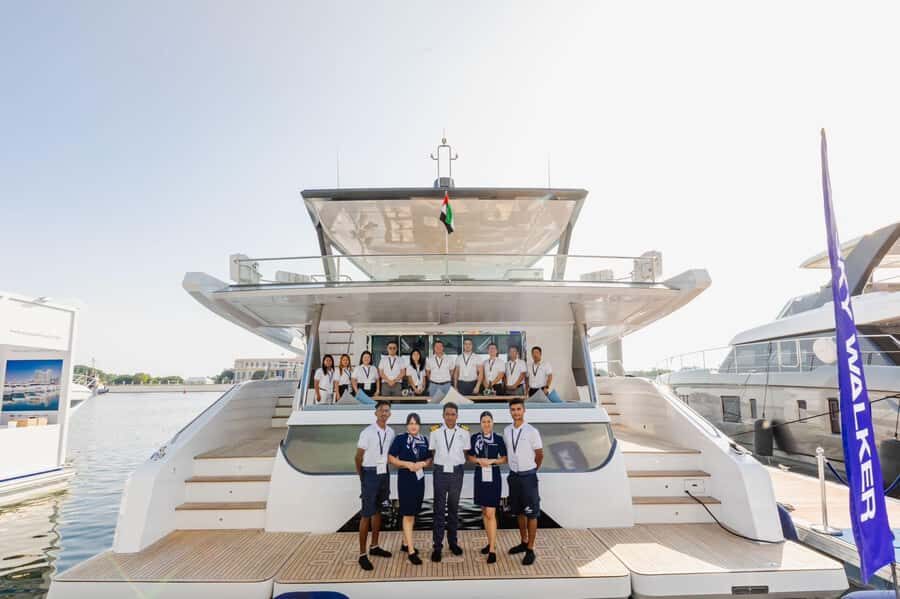 Dubai: The Luxury Yacht Tour with Live BBQ Option - Picking the Right Duration: 1-Hour Marina vs 2/3-Hour BBQ Cruises