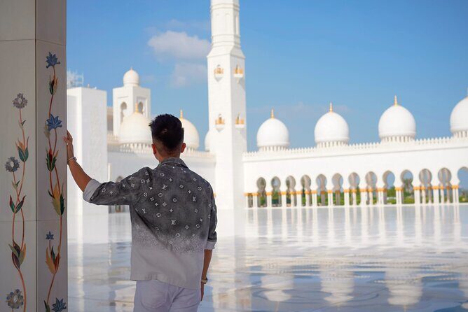 Dubai To Abu Dhabi: Grand Mosque, Royal Palace & Etihad Towers - Sheikh Zayed Grand Mosque: the wow factor and the dress-code reality