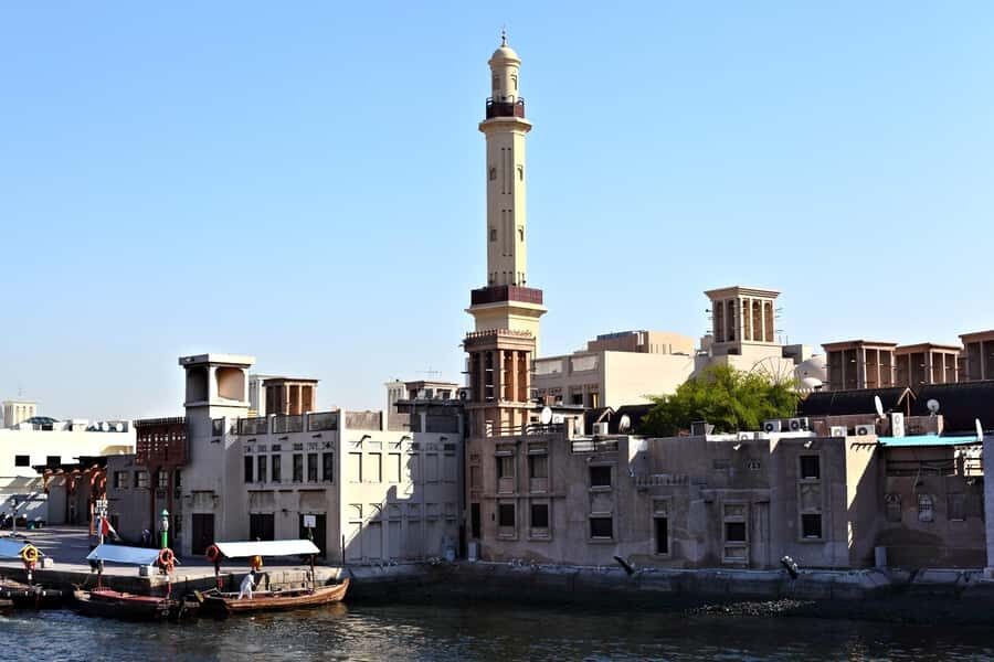 Dubai: Top City Attractions Photo Stop Tour - Palm Island and Atlantis: luxury hotels meet man-made engineering