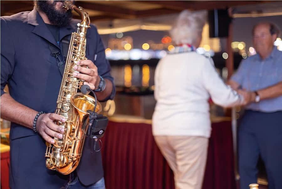 Dubai: Water Canal Cruise and La Perle Show with Dinner - La Perle with the Silver Pass: how the theater part fits your evening