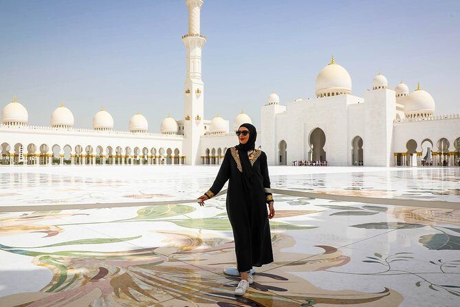 From Abu Dhabi: Sheikh Zayed Mosque, Royal Palace & Etihad Tower - Etihad Towers: the movie-famous skyline stop with included entry