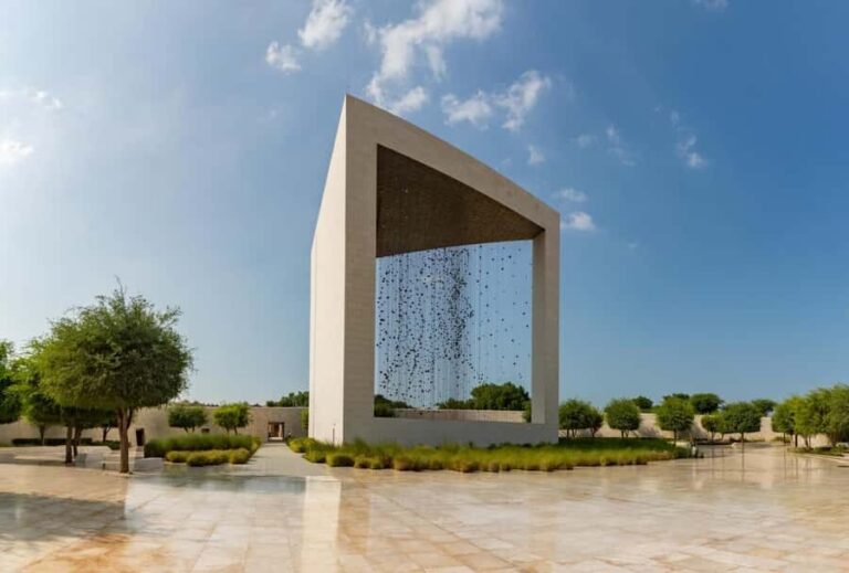 From Dubai: Abu Dhabi City Sightseeing & Sheikh Zayed Mosque - Lunch Is On Your Own: Plan a Simple Decision