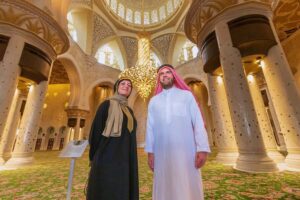 From Dubai: Abu Dhabi Sheikh Zayed Mosque Guided Tour - Dubai pickup to Abu Dhabi in an air-conditioned comfort bubble
