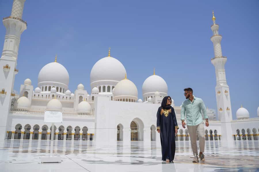 From Dubai: Abu Dhabi Sheikh Zayed Mosque Guided Tour - Dress code and entry rules: the fastest way to avoid stress