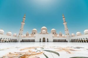 From Dubai: Abu Dhabi Tour with Sheikh Zayed Mosque - Sheikh Zayed Grand Mosque: where your eyes keep finding details