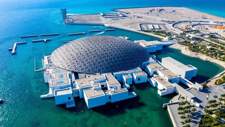 From Dubai: Abu Dhabi Tour with Sheikh Zayed Mosque - Abu Dhabi Corniche and beaches: the city looks good from a moving car