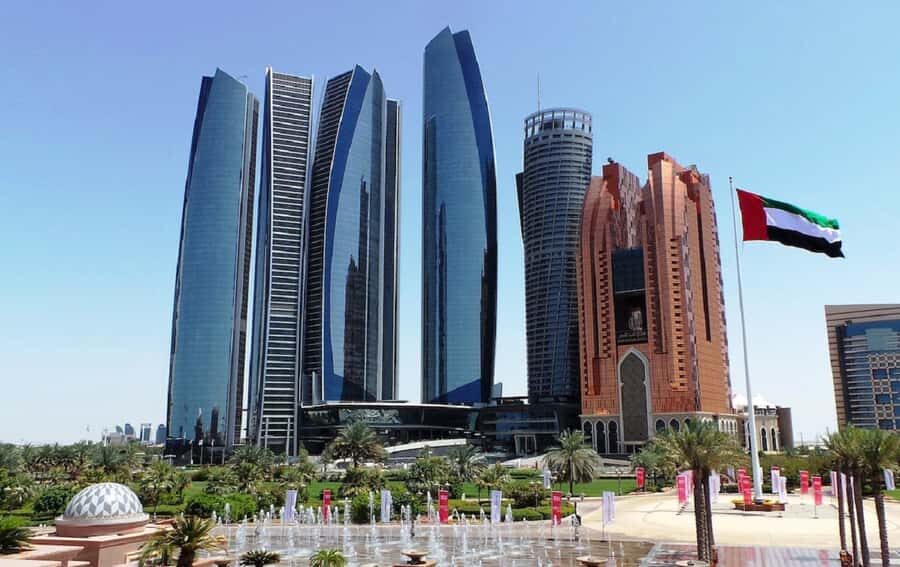 From Dubai: Abu Dhabi Tour with Sheikh Zayed Mosque - Dates Market: the easiest souvenir win of the day