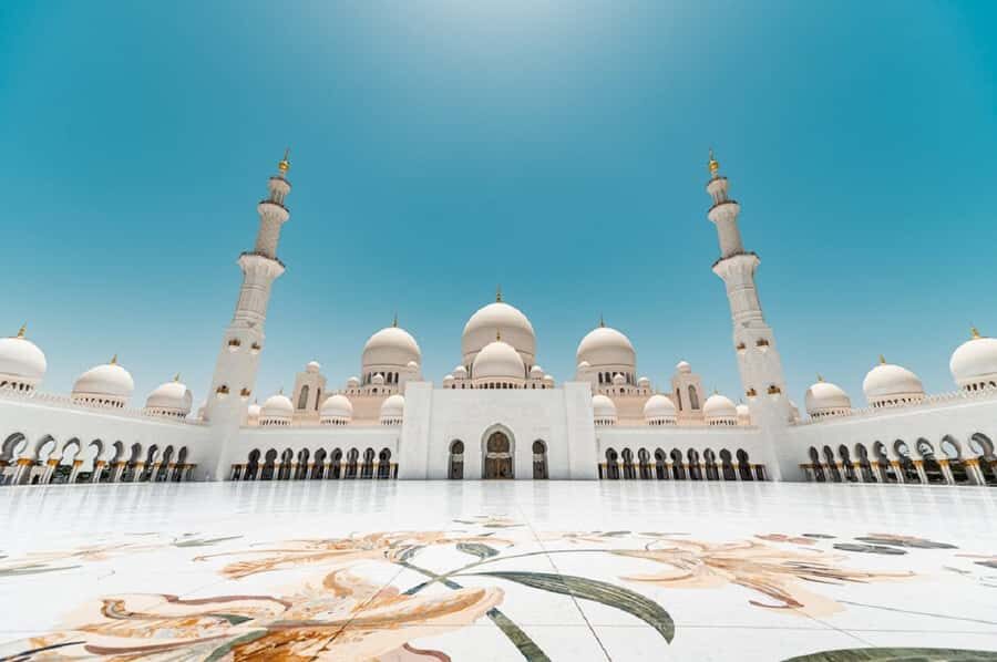 From Dubai: Abu Dhabi Tour with Sheikh Zayed Mosque - Sheikh Zayed Grand Mosque: where your eyes keep finding details