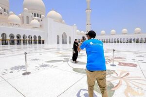 From Dubai To Abu Dhabi: Royal Palace, Grand Mosque &Etihad Tower - Sheikh Zayed Grand Mosque: Dress Code and What to Look For